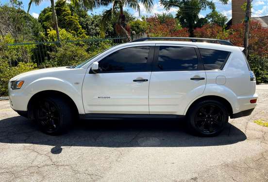 MITSUBISHI-OUTLANDER-2012