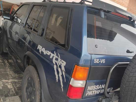 NISSAN-PATHFINDER-1994