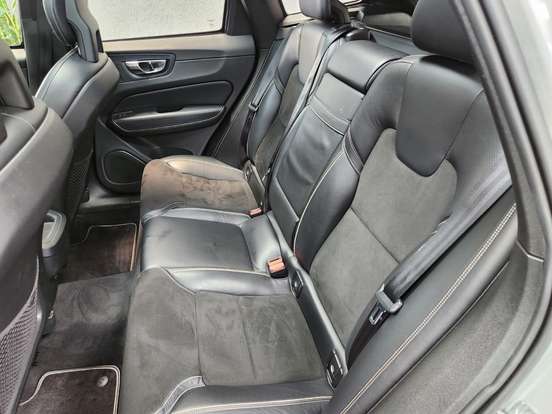 VOLVO-XC60-2017