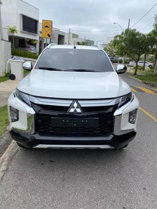 MITSUBISHI L200 TRITON 2.4 16V TURBO DIESEL SPORT HPE-S CD 4P 4X4 AUTOMÁTICO