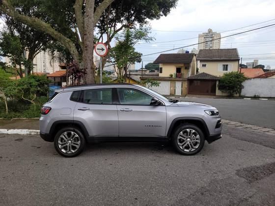 JEEP COMPASS 1.3 T270 TURBO FLEX LONGITUDE AT6