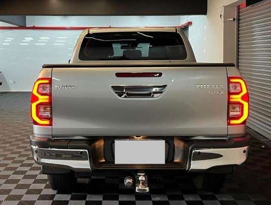 TOYOTA-HILUX-2021