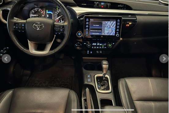 TOYOTA-HILUX-2021