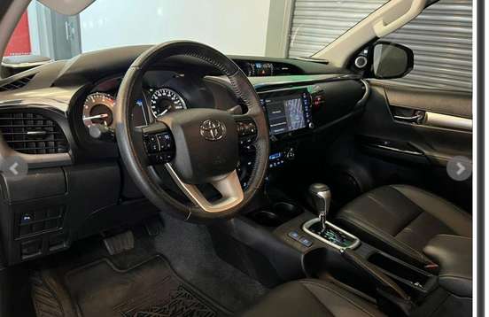 TOYOTA-HILUX-2021