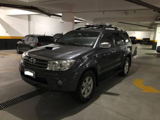 TOYOTA HILUX SW4 3.0 SRV 4X4 7 LUGARES 16V TURBO INTERCOOLER DIESEL 4P AUTOMÁTICO