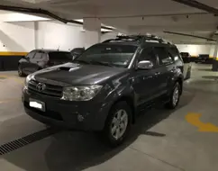 TOYOTA HILUX SW4 3.0 SRV 4X4 7 LUGARES 16V TURBO INTERCOOLER DIESEL 4P AUTOMÁTICO TOYOTA HILUX SW4 3.0 SRV 4X4 7 LUGARES 16V TURBO INTERCOOLER DIESEL 4P AUTOMÁTICO