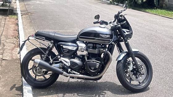 TRIUMPH SPEED TWIN 