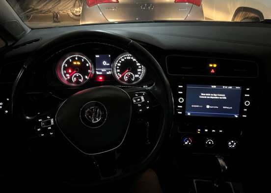 VOLKSWAGEN-GOLF-2018