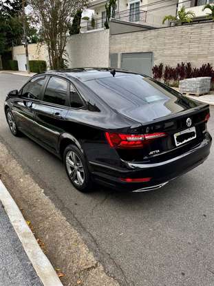 VOLKSWAGEN-JETTA-2018