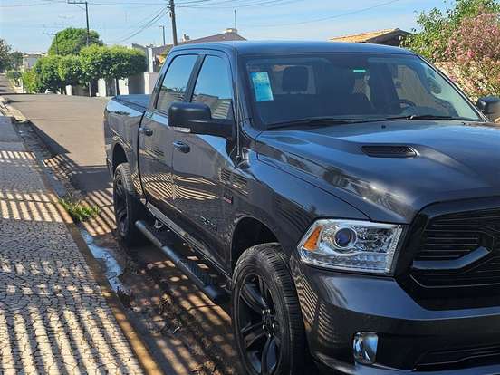 RAM-CLASSIC-5.7 V8 GASOLINA LARAMIE NIGHT EDITION CD 4X4 AUTOMÁTICO RAM-CLASSIC-2022