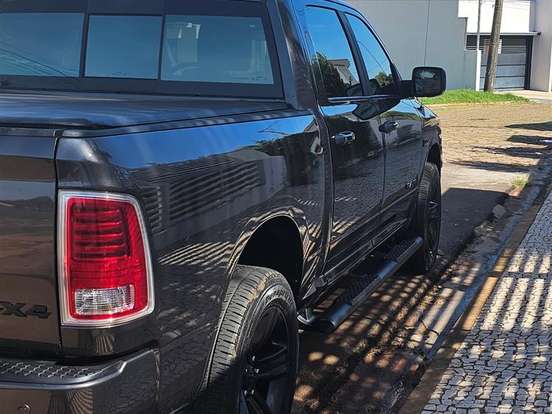 RAM-CLASSIC-5.7 V8 GASOLINA LARAMIE NIGHT EDITION CD 4X4 AUTOMÁTICO RAM-CLASSIC-2022