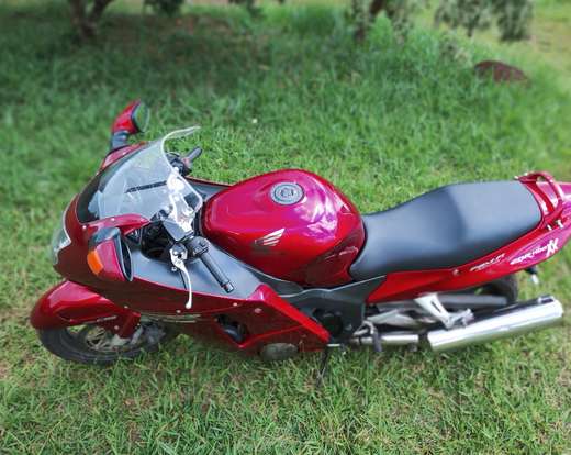 HONDA-CBR 1100XX SUPER BLACKBIRD-1999