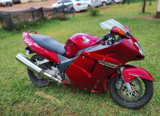 HONDA-CBR 1100XX SUPER BLACKBIRD-1999