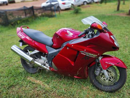 HONDA-CBR 1100XX SUPER BLACKBIRD HONDA-CBR 1100XX SUPER BLACKBIRD-1999