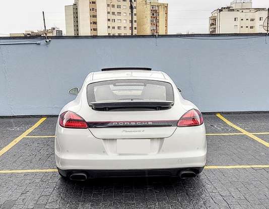 PORSCHE-PANAMERA-2011