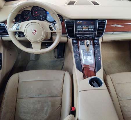 PORSCHE-PANAMERA-2011