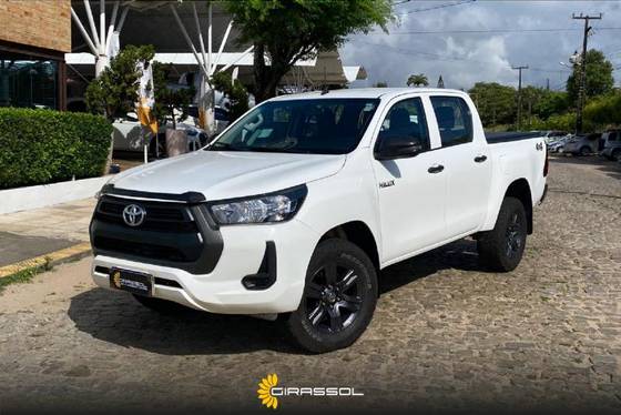 TOYOTA HILUX 2.8 D-4D TURBO DIESEL CHASSI 4X4 MANUAL