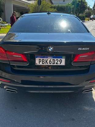 BMW-540i-2017