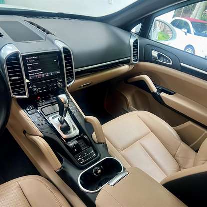 PORSCHE-CAYENNE-2017