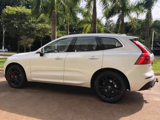 VOLVO-XC60-2017