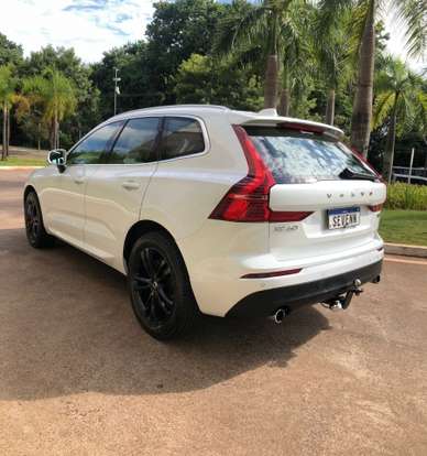 VOLVO-XC60-2017