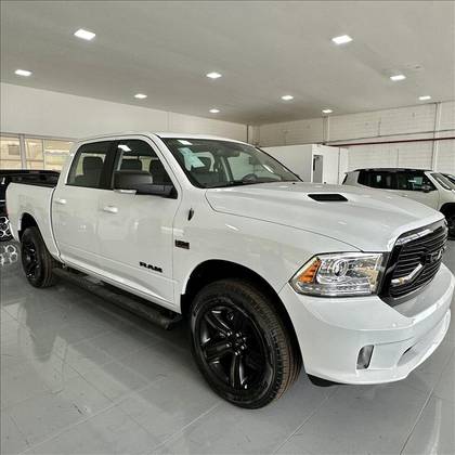 RAM CLASSIC 5.7 V8 GASOLINA LARAMIE CD 4X4 AUTOMÁTICO