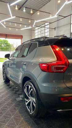 VOLVO-XC40-2019
