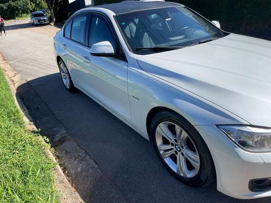 BMW-320i-2013