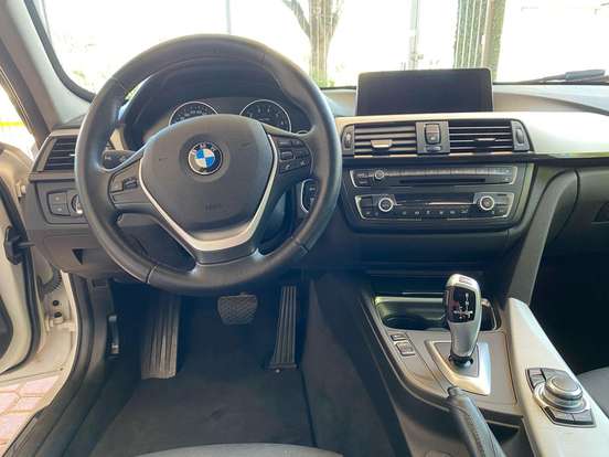 BMW-320i-2013