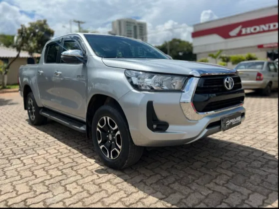 TOYOTA HILUX 2.8 D-4D TURBO DIESEL CD SRV 4X4 AUTOMÁTICO