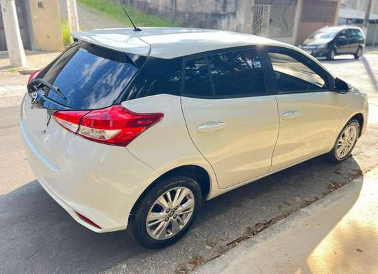 TOYOTA-YARIS-2019