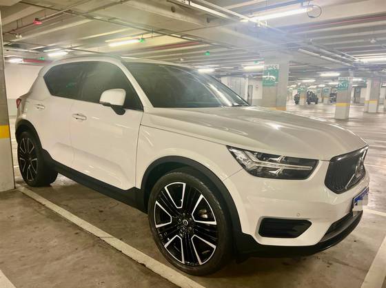 VOLVO XC40 2.0 T5 GASOLINA MOMENTUM AWD GEARTRONIC