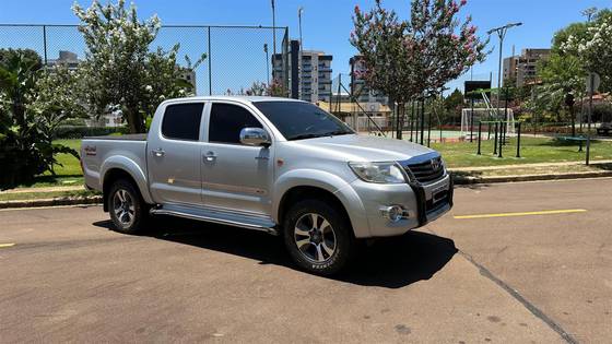 TOYOTA HILUX 2.5 STD 4X4 CD 16V TURBO DIESEL 4P MANUAL