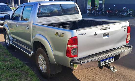 TOYOTA-HILUX-2015