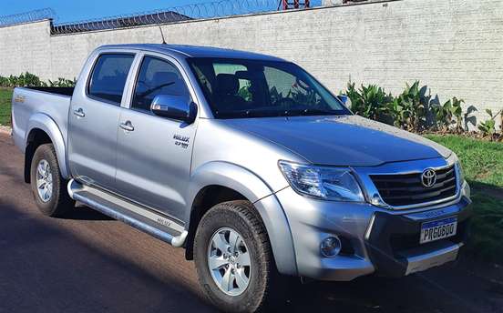 TOYOTA-HILUX-2015