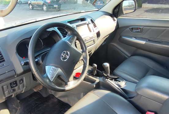 TOYOTA-HILUX-2015