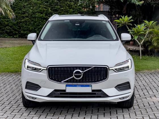 VOLVO XC60 2.0 D5 DIESEL MOMENTUM AWD GEARTRONIC