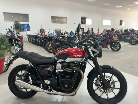 TRIUMPH STREET TWIN TRIUMPH STREET TWIN