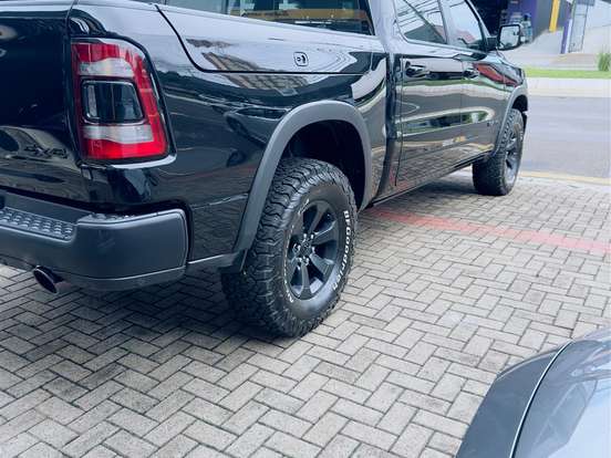 RAM-1500-5.7 V8 GASOLINA REBEL CD 4X4 AUTOMÁTICO RAM-1500-2021