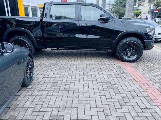 RAM-1500-5.7 V8 GASOLINA REBEL CD 4X4 AUTOMÁTICO RAM-1500-2021