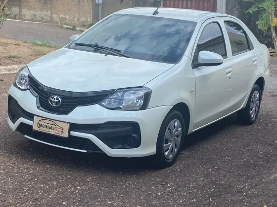 TOYOTA ETIOS 1.5 X PLUS SEDAN 16V FLEX 4P AUTOMÁTICO