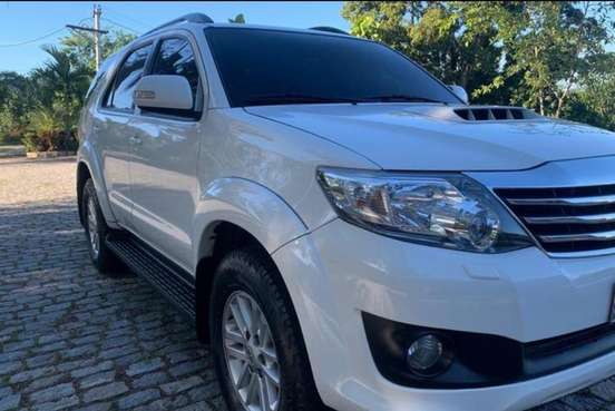 TOYOTA-HILUX SW4-2015