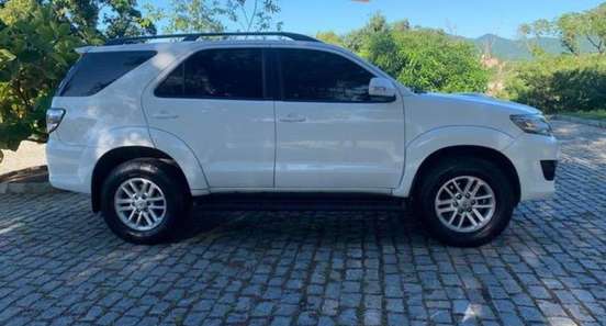TOYOTA-HILUX SW4-2015