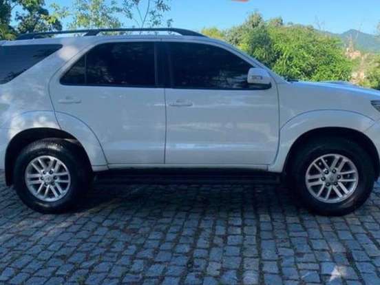 TOYOTA-HILUX SW4-3.0 SRV 4X4 16V TURBO INTERCOOLER DIESEL 4P AUTOMÁTICO TOYOTA-HILUX SW4-2015
