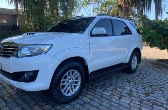 TOYOTA-HILUX SW4-3.0 SRV 4X4 16V TURBO INTERCOOLER DIESEL 4P AUTOMÁTICO TOYOTA-HILUX SW4-2015