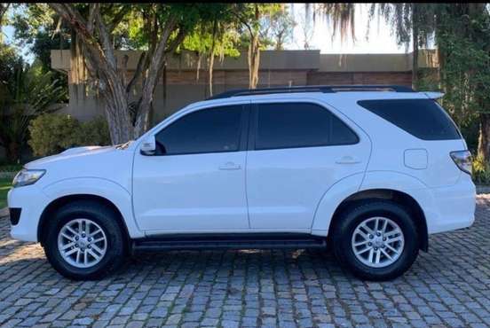 TOYOTA-HILUX SW4-2015