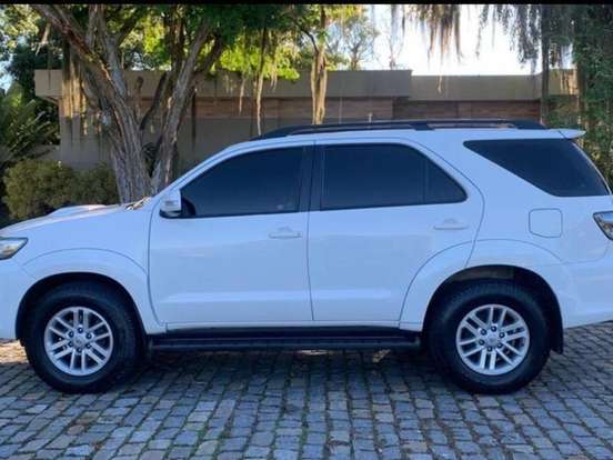 TOYOTA-HILUX SW4-3.0 SRV 4X4 16V TURBO INTERCOOLER DIESEL 4P AUTOMÁTICO TOYOTA-HILUX SW4-2015