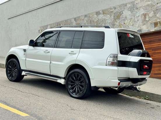 MITSUBISHI-PAJERO FULL-3.2 HPE 4X4 16V TURBO INTERCOOLER DIESEL 4P AUTOMÁTICO MITSUBISHI-PAJERO FULL-2015