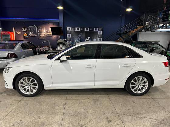 AUDI A4 2.0 TFSI ATTRACTION GASOLINA 4P S TRONIC