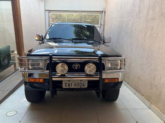 TOYOTA HILUX SW4 2.4 4X4 8V GASOLINA 4P MANUAL